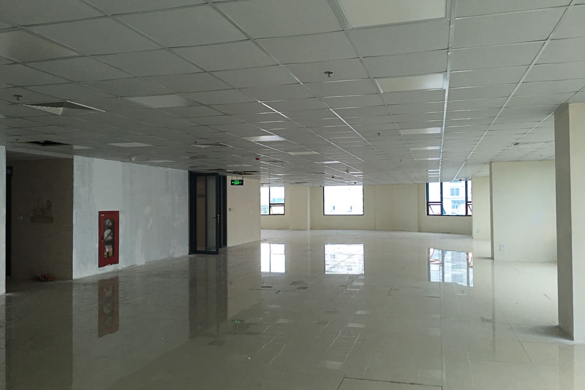 Mặt bằng sàn vuông vắn và bàn giao thô của tòa nhà Central Point