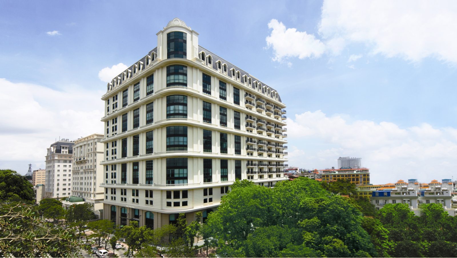 Toàn cảnh tòa nhà và thiết kế từ bên ngoài