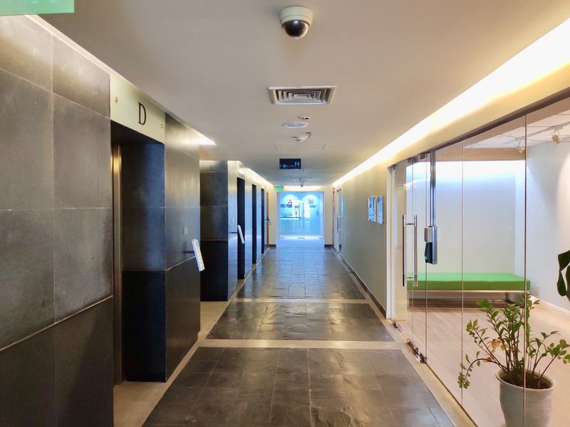 Sảnh thang máy tòa nhà Pacific Place