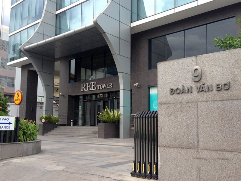 Lối vào tòa nhà Ree Tower