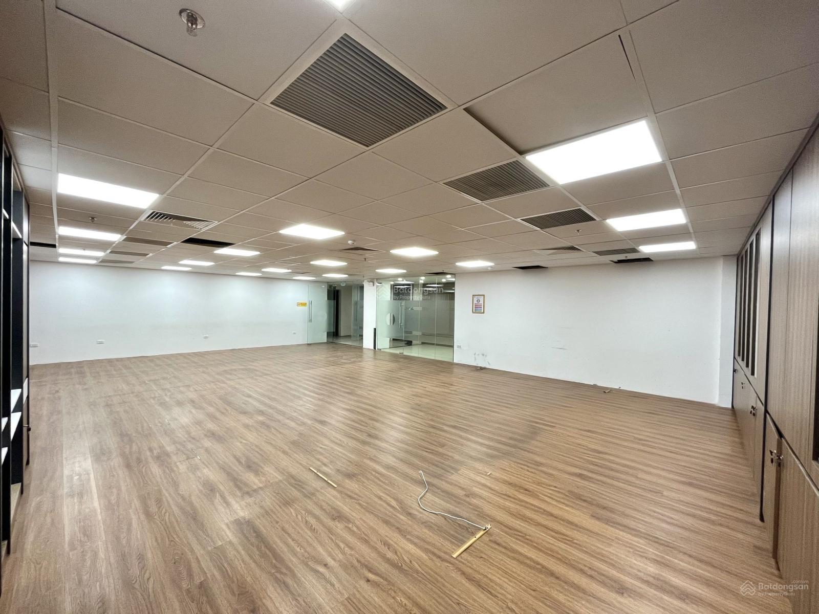 Cho thuê văn phòng khu Nguyễn Chí Thanh – sát hồ Ngọc Khánh, gần Vincom, 450m²/sàn, hạ tầng cao cấp