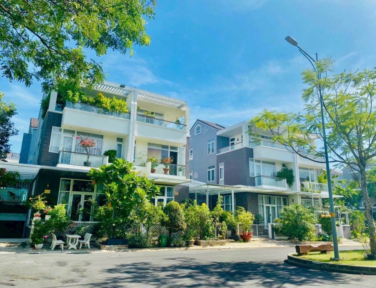 Cho thuê nhà phố Melosa Khang Điền 1 trệt 2 lầu full đồ, an ninh tốt, giá 12 - 13tr/tháng