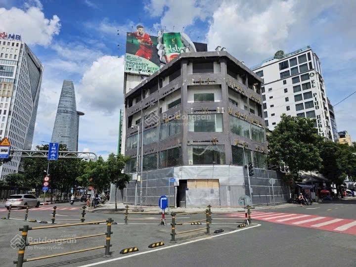 Cho thuê nhà góc 2 mặt tiền Q1 – Gần Chợ Bến Thành, Saigon Centre, Bitexco