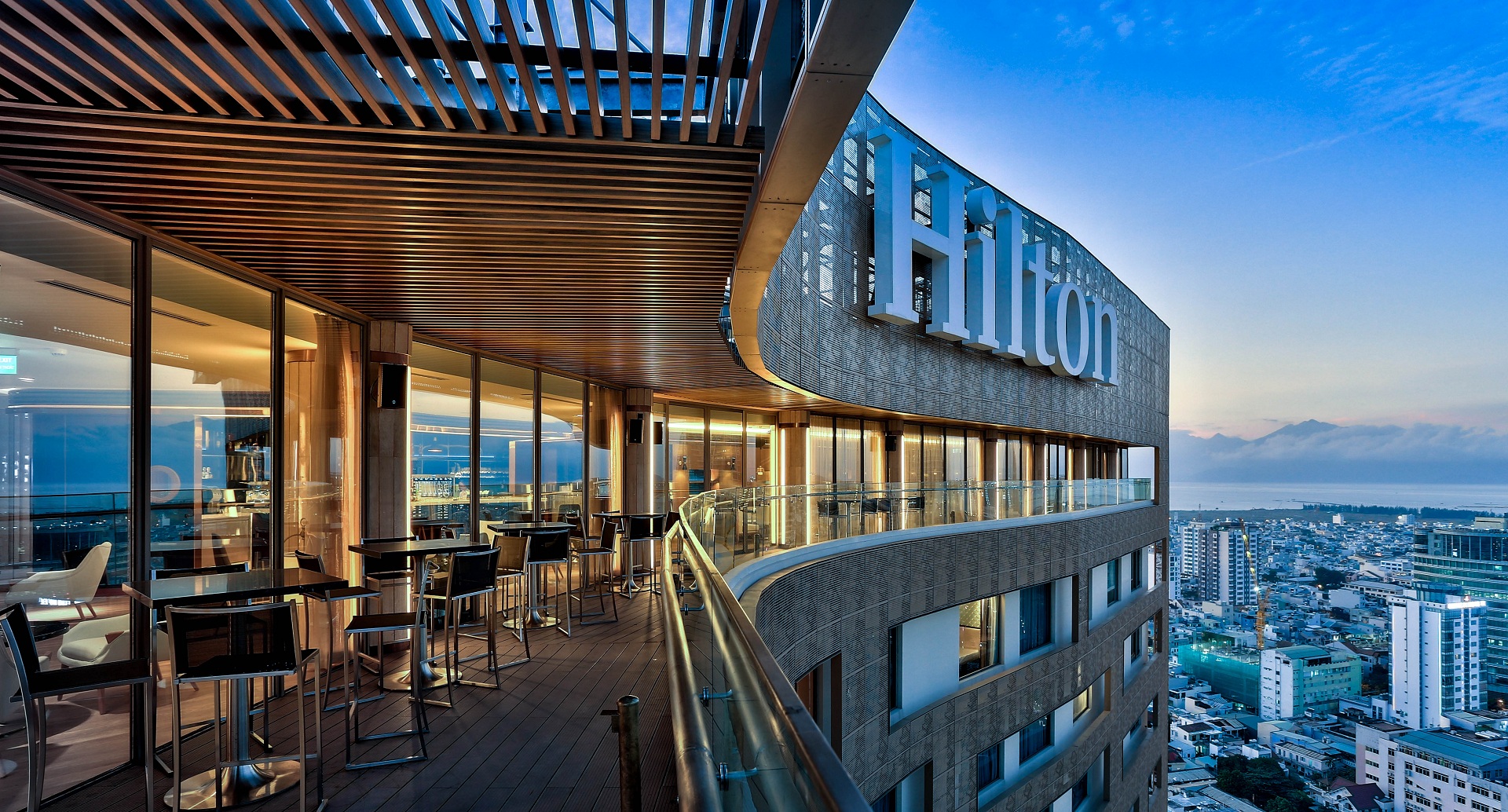 Cho thuê văn phòng 200m² tại Hilton Bạch Đằng – view sông Hàn