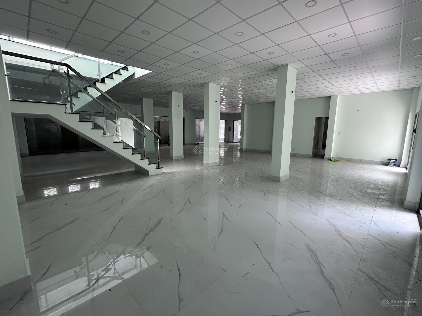 Góc vàng 2MT 21x21m – Tòa nhà mới, thang máy đầy đủ, tiện kinh doanh