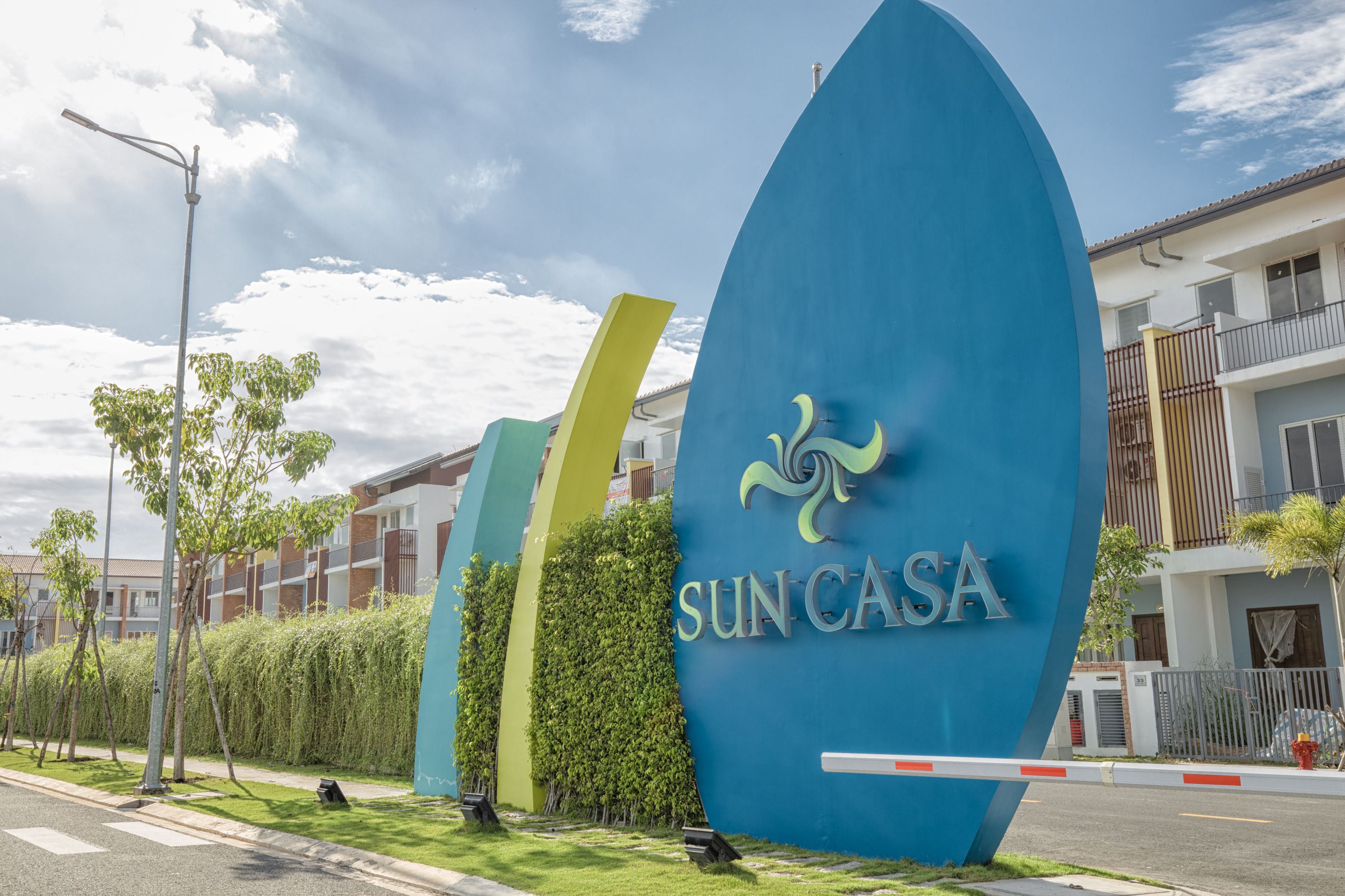 Cho thuê biệt thự Sun Casa Central Vsip 2: Full nội thất cao cấp, 4PN, gần ngay trung tâm TP. Mới