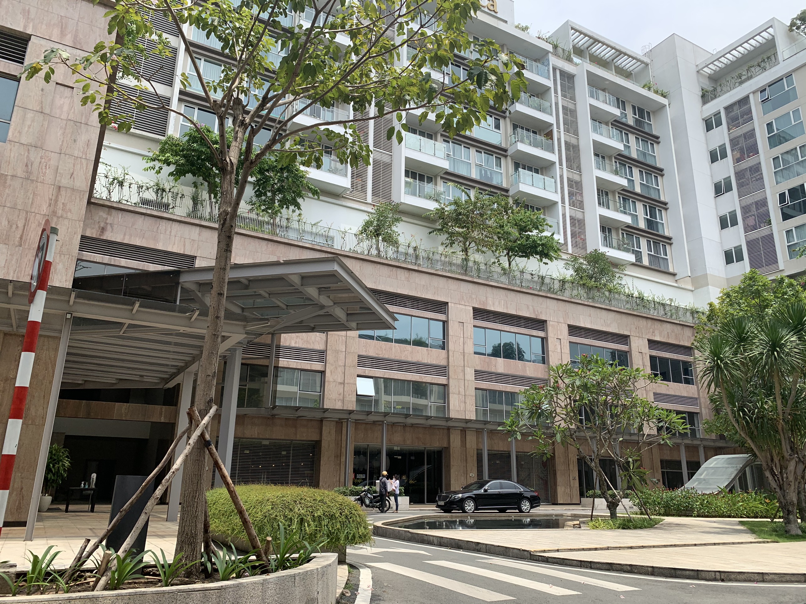 Cho thuê shophouse Sarimi, Sarica, mặt tiền Nguyễn Cơ Thạch, giá 95 triệu/tháng, tùy vị trí.