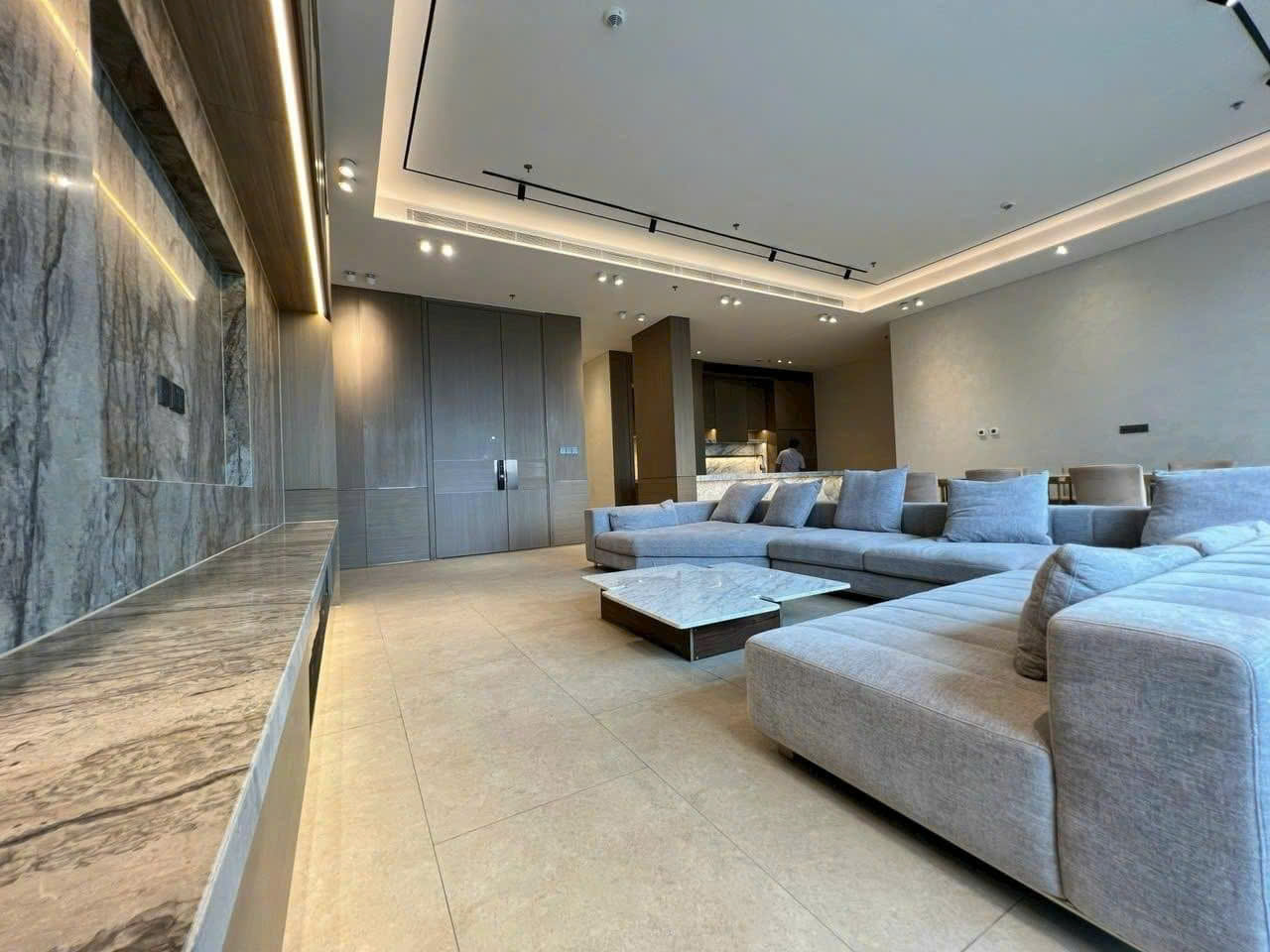 Căn hộ 3 phòng ngủ view sông – Landmark 81, tầng cao 126m² full nội thất, sổ sẵn, giá 35 tỷ