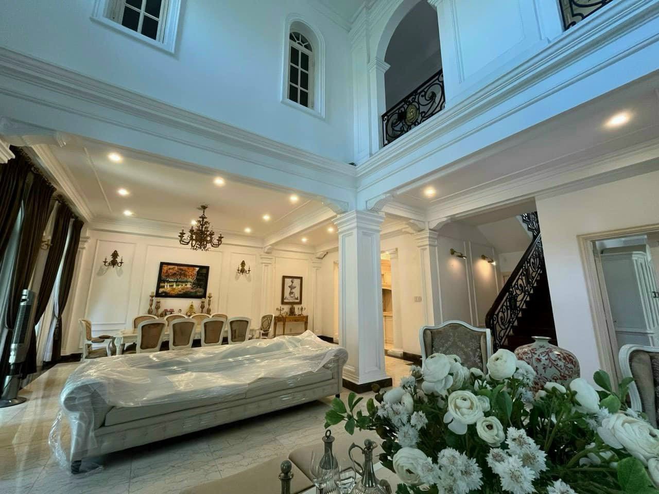 Biệt Thự Mỹ Quang – Khu Cảnh Đồi Phú Mỹ Hưng: Sân Vườn Rộng, Full Nội Thất