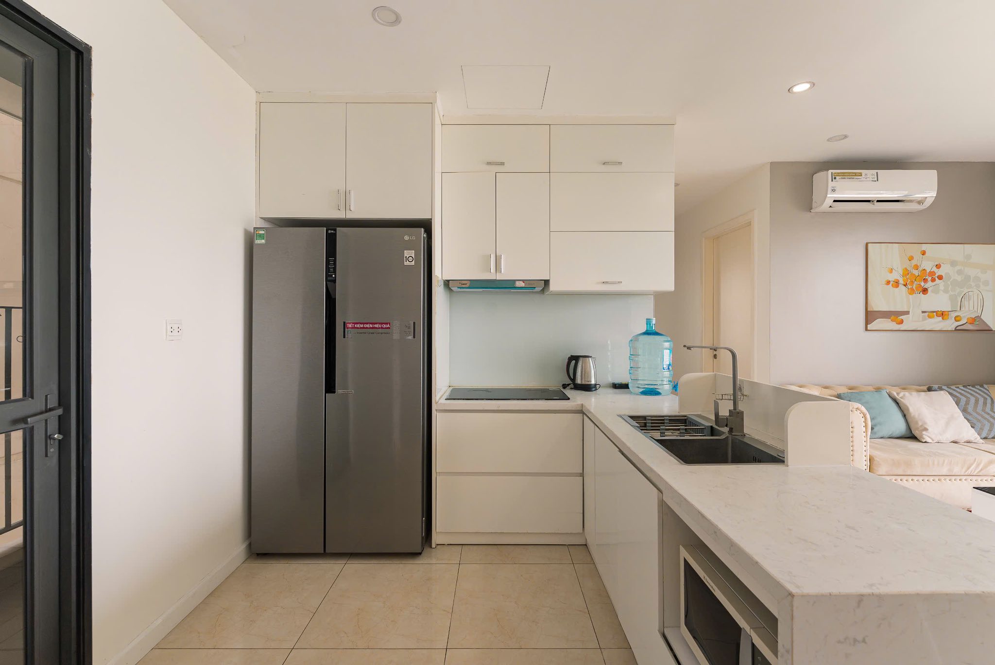 Cập nhật danh sách căn hộ cho thuê tại Vinhomes D'Capitale với tầm nhìn hướng hồ và mức giá tốt nhất thị trường cho các loại căn Studio, 1PN, 2PN và 3PN.