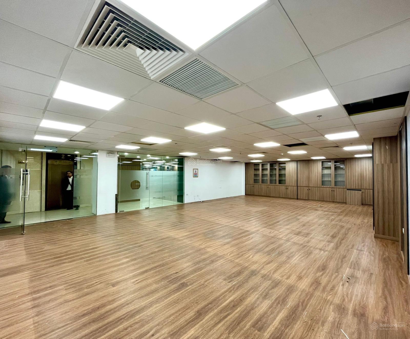 Cho thuê văn phòng khu Nguyễn Chí Thanh – sát hồ Ngọc Khánh, gần Vincom, 450m²/sàn, hạ tầng cao cấp