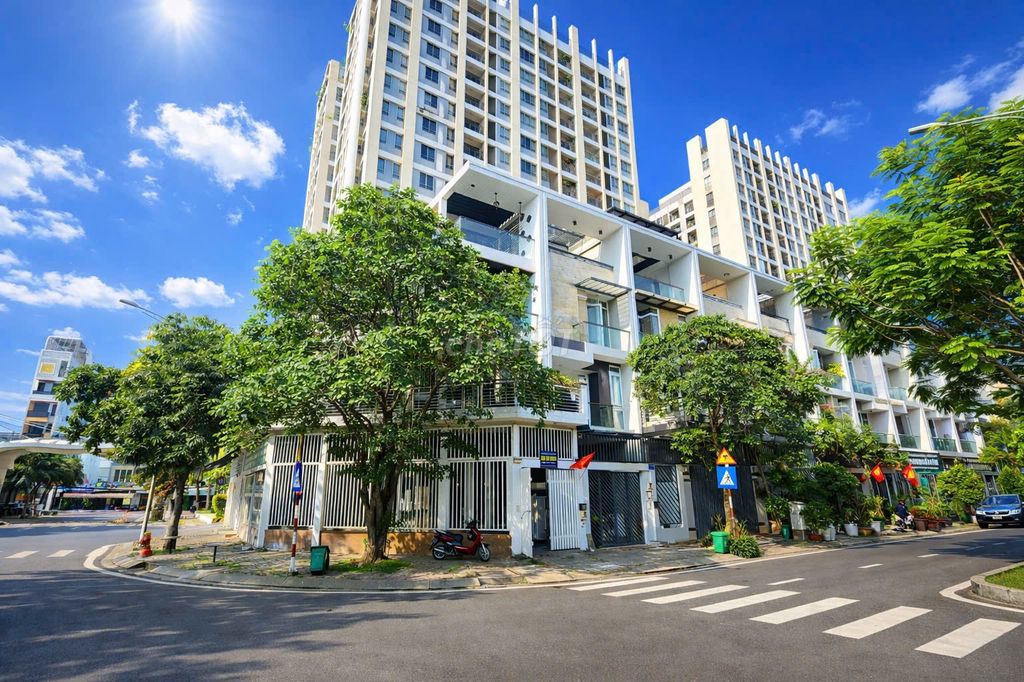 Cho thuê gấp biệt thự Jamona Golden Silk – Quận 7, TP.HCM. Diện tích 250m², giá 50 triệu/tháng, full nội thất, vào ở ngay.