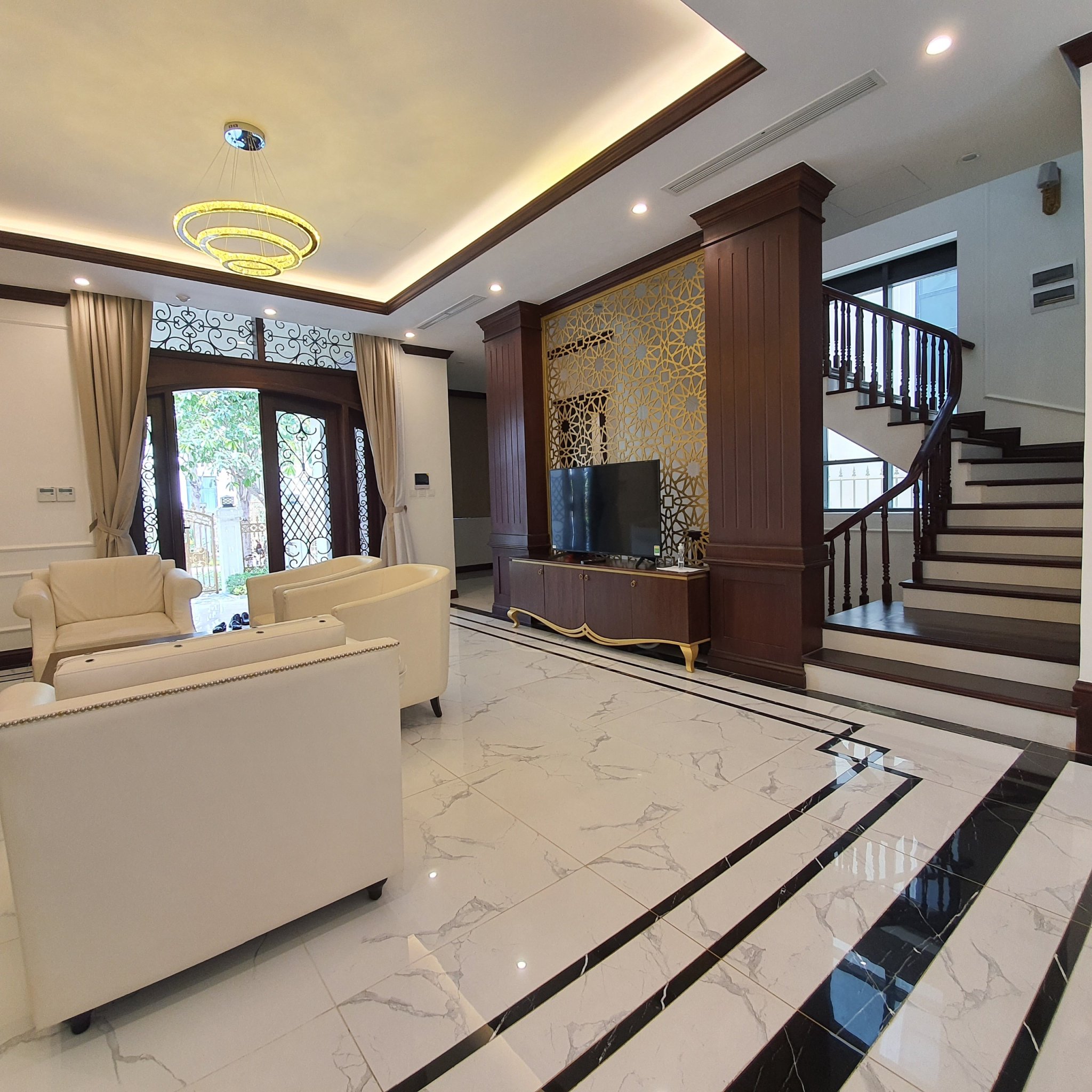 Cho thuê biệt thự Vinhomes Golden River Ba Son – Vị trí kim cương, kinh doanh đa ngành