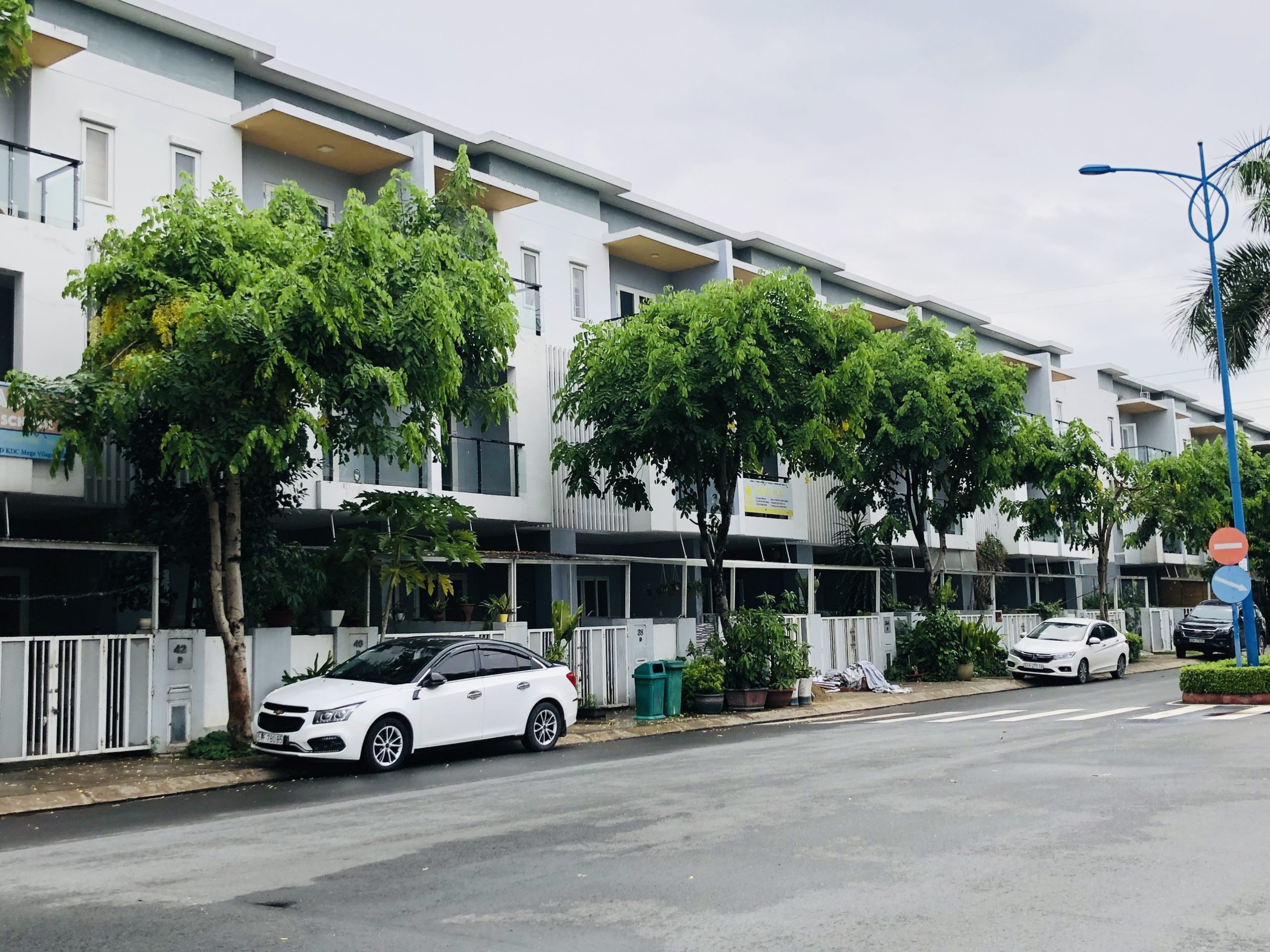 Chỉ 12tr! Nhà Mega Village Khang Điền – 1 trệt 2 lầu, nội thất đẹp